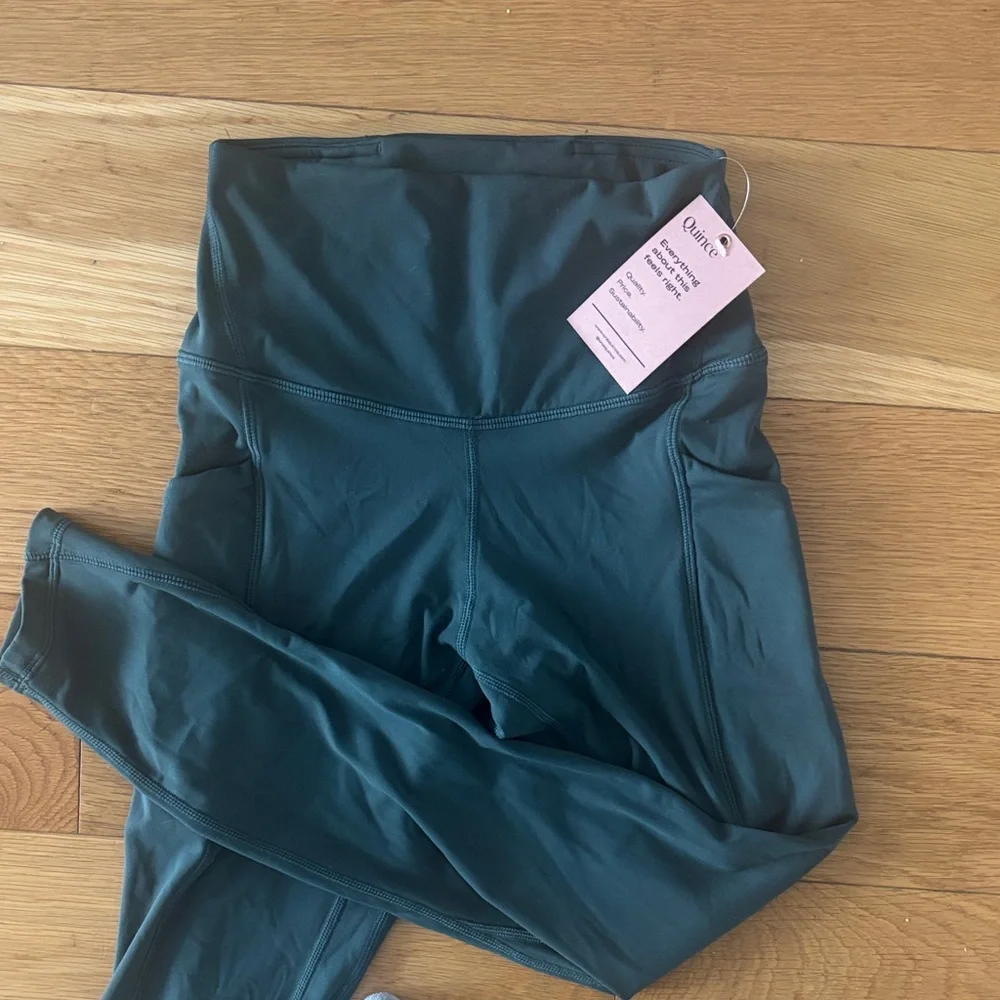NWT Quince Women’s Leggings in teal - Picture 2 of 6